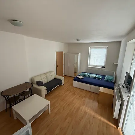 Royal Falcon Hradec I Apartamento
